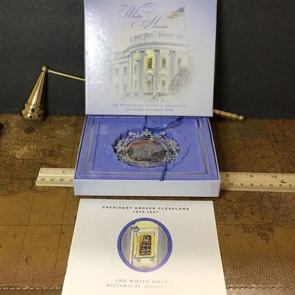 Ornament 2009 White House knew in box